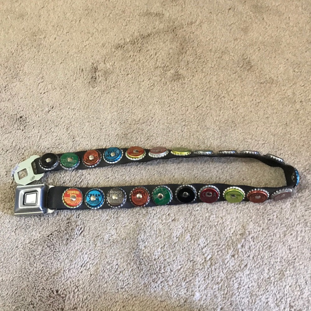 Seat belt bottle cap belt